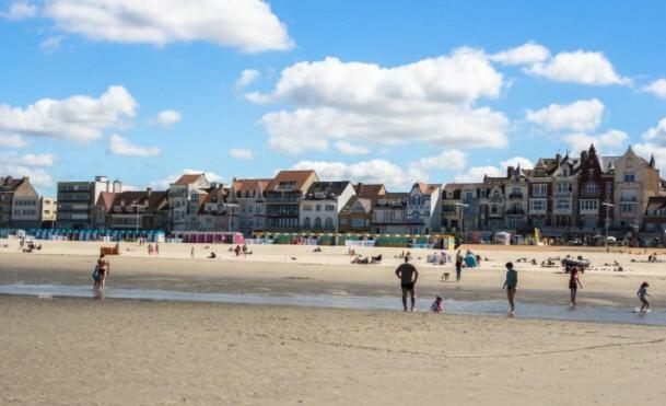 Les Pieds Dans Le Sable Apartment Мало-Ле-Бен Екстериор снимка